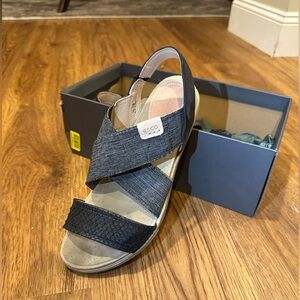 Ecco black and tan sandal